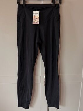 NWT Halara Black High Waisted Side Pocket Leggings Size M